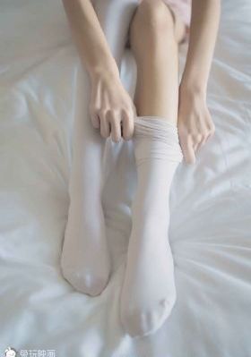 韩国mv女的坐凳子上以前的歌