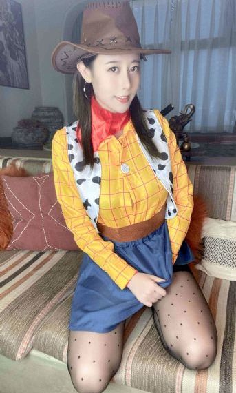 非洲姑娘圆了列车司机梦