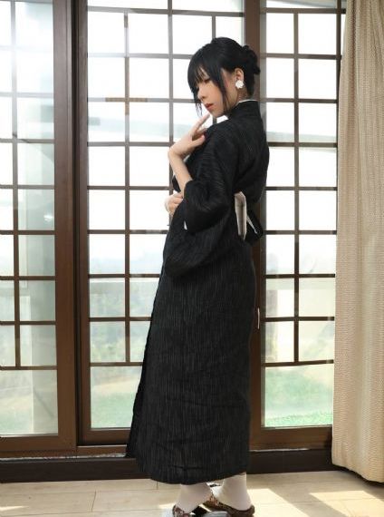 石原莉奈の浓厚な接吻と