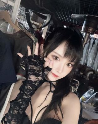 年轻女的老师2中字在线