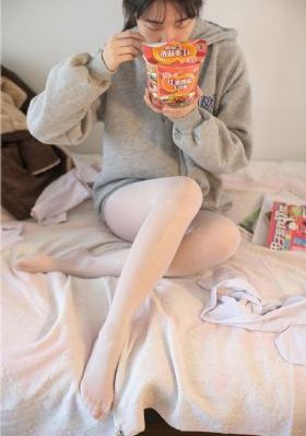 不扣钮的女孩